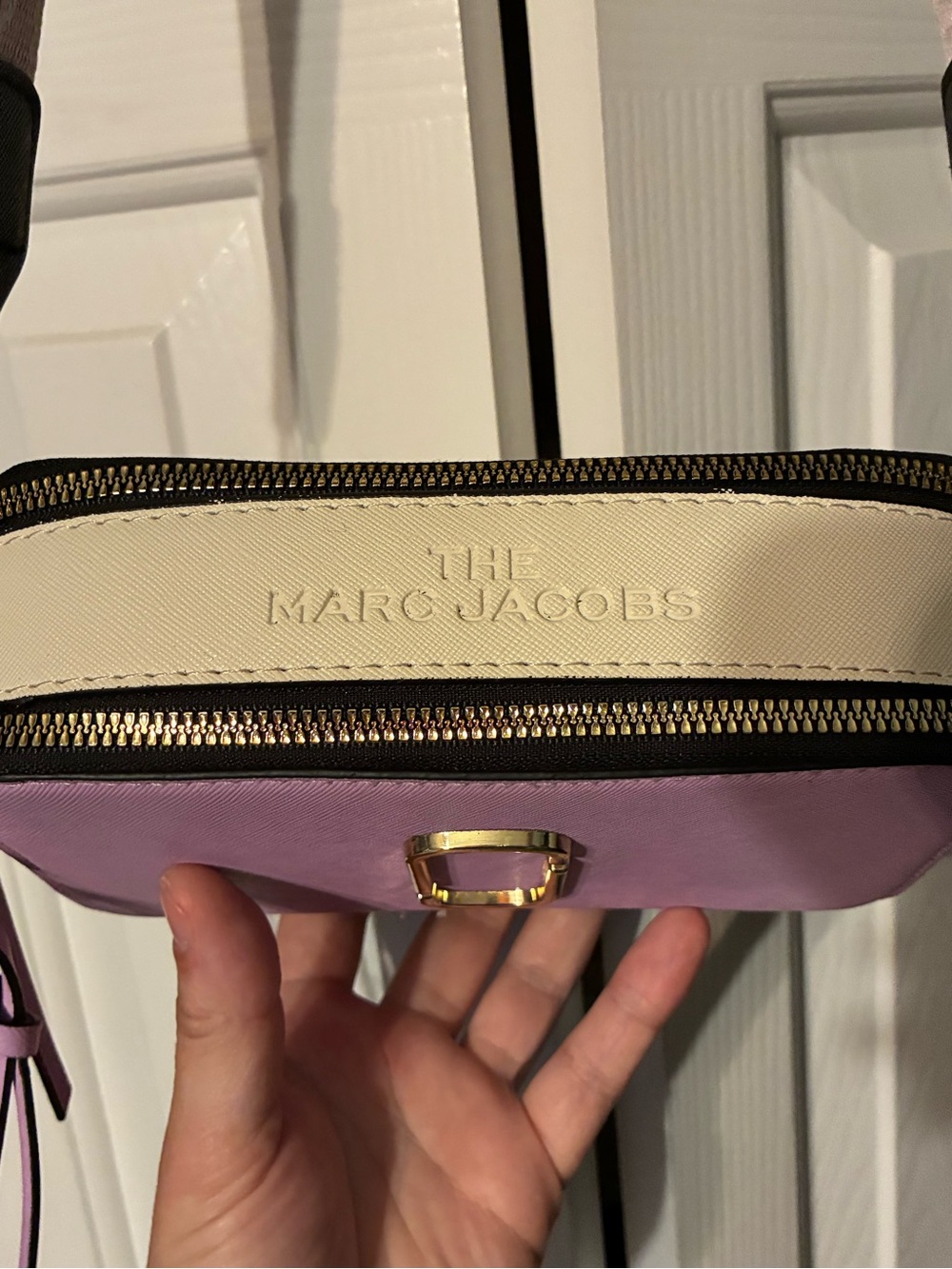 Marc Jacobs Lilac Crossbody Camera Bag with Gold Hardware - Picture 5 of 12